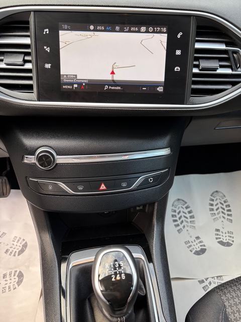 Peugeot 308 Active Business 1,2 PureTech 110 KS, fotografija 11