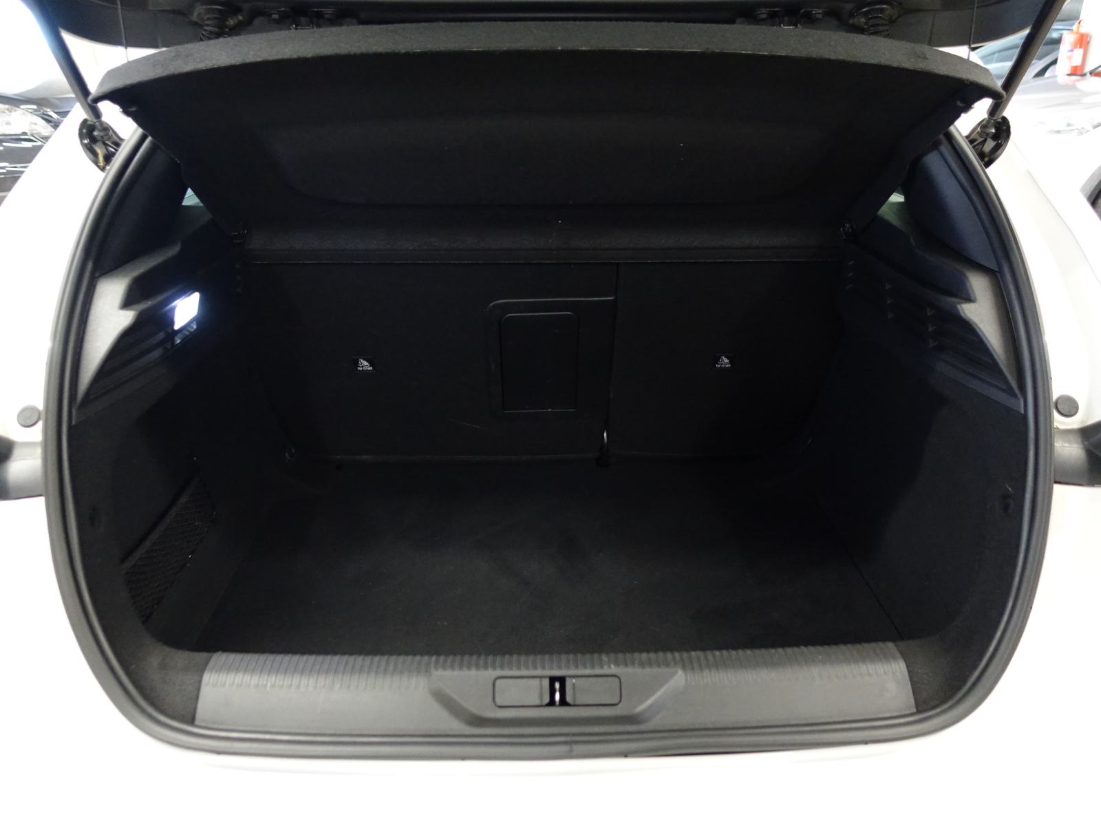 Peugeot 308 Allure 1,5 HDI 130 EAT8 / JAMSTVO + REGISTRACIJA, fotografija 17