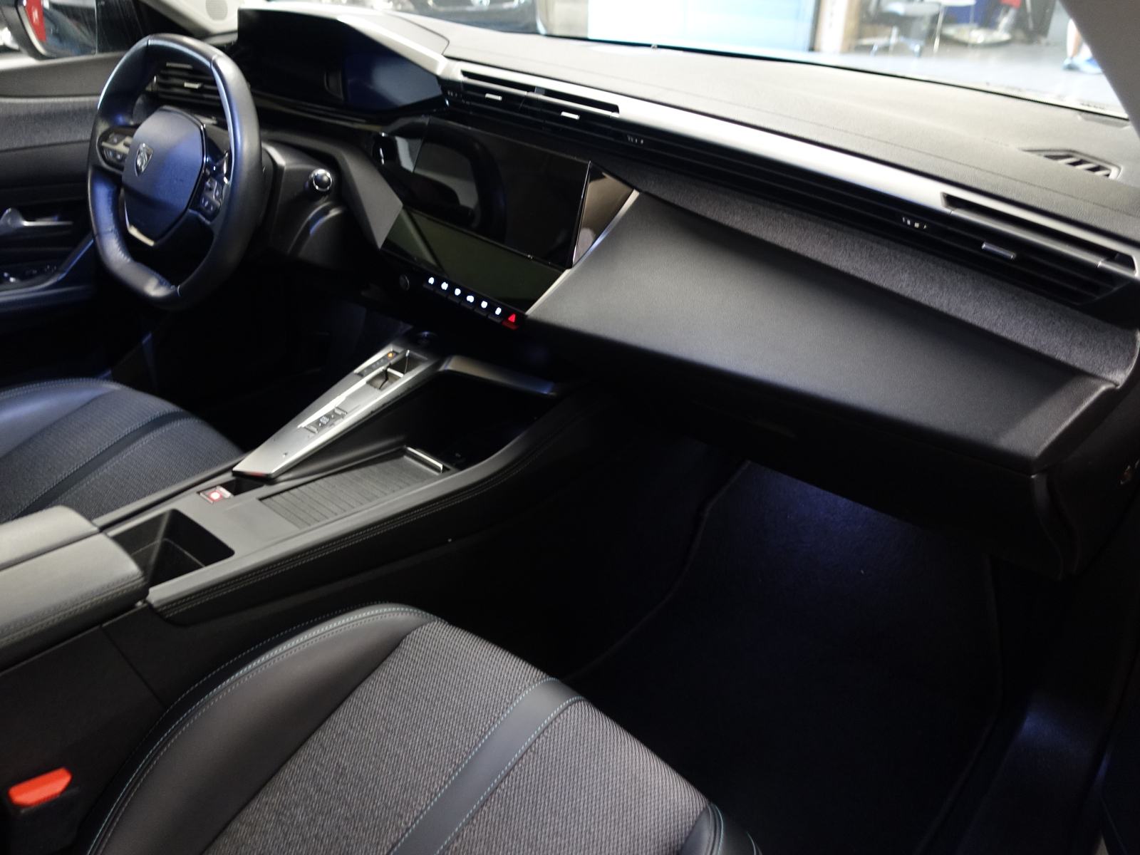 Peugeot 308 Allure 1,5 HDI 130 EAT8 / JAMSTVO + REGISTRACIJA, fotografija 9