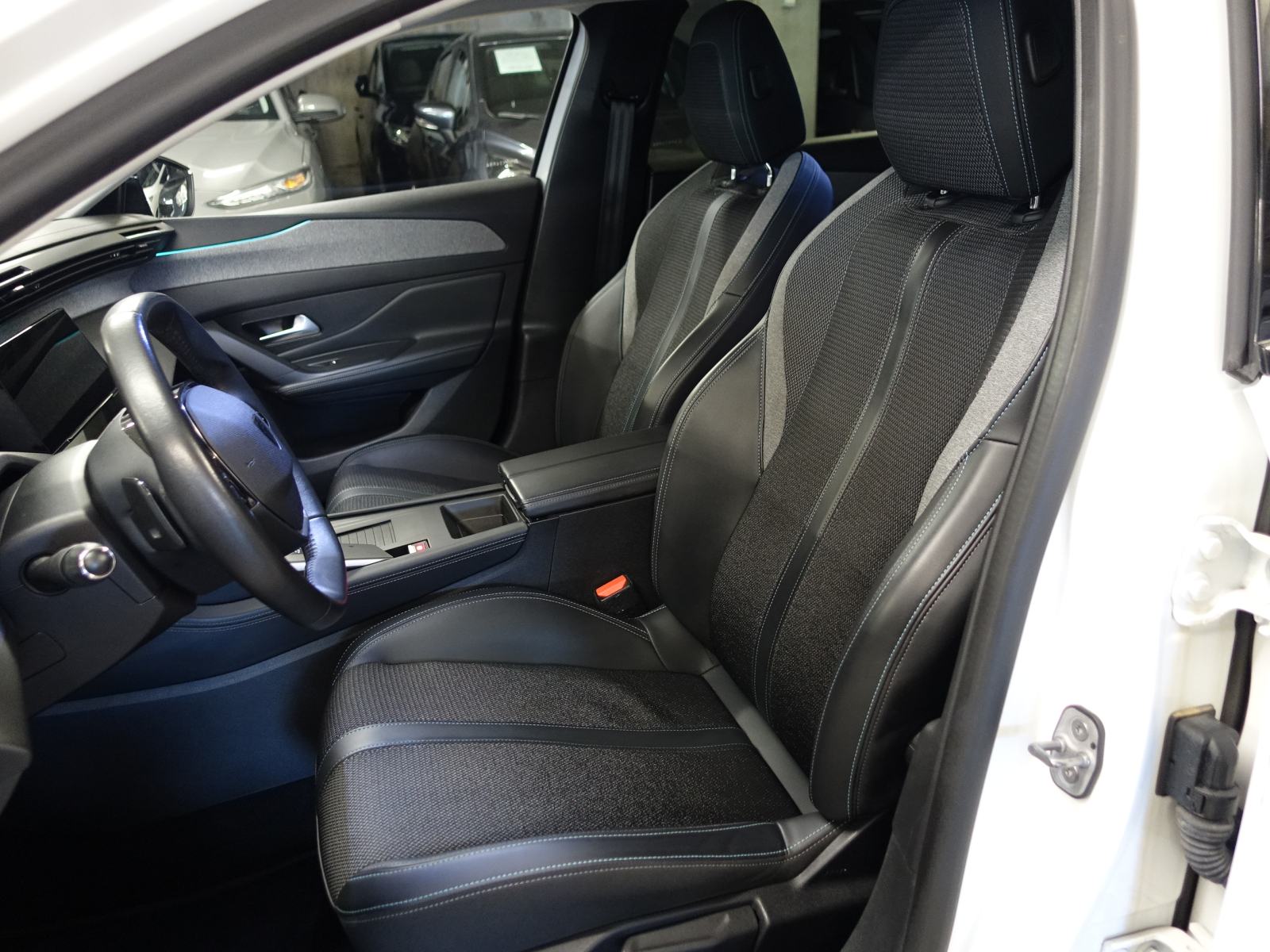 Peugeot 308 Allure 1,5 HDI 130 EAT8 / JAMSTVO + REGISTRACIJA, fotografija 7