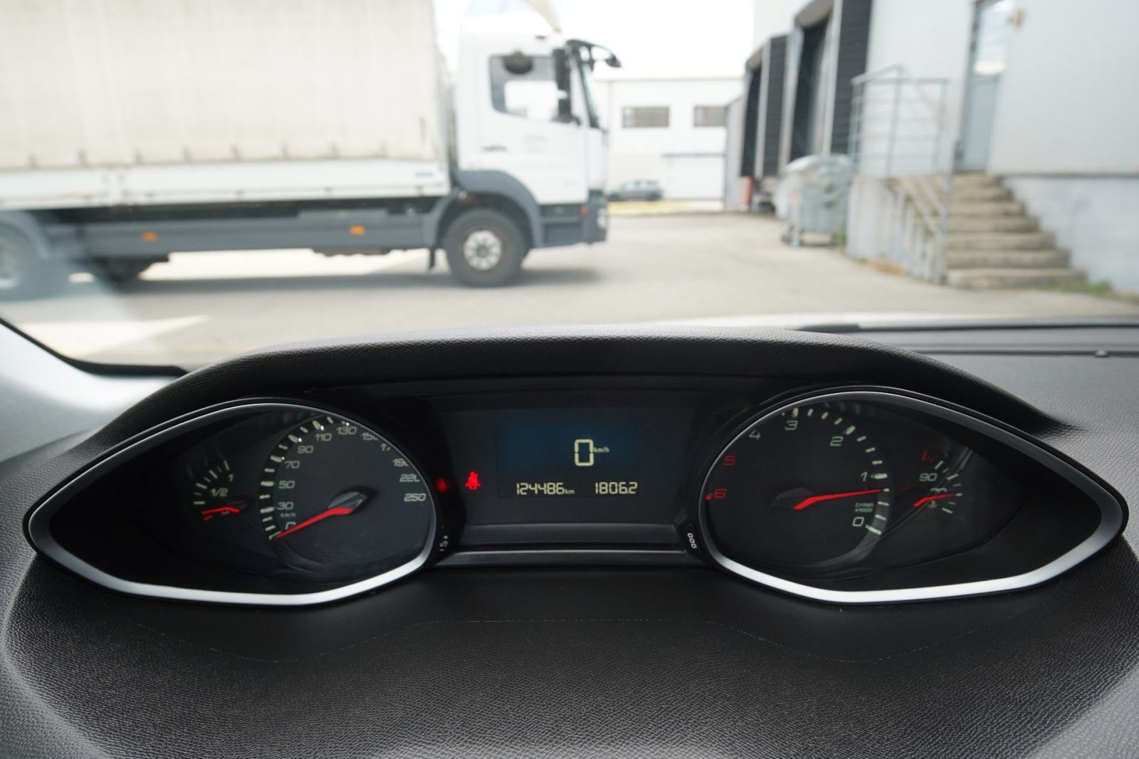 Peugeot 308 BlueHDi #HR AUTO#PDV#SERVISNA#JAMSTVO#LEASING BEZ UČEŠĆA#, fotografija 14