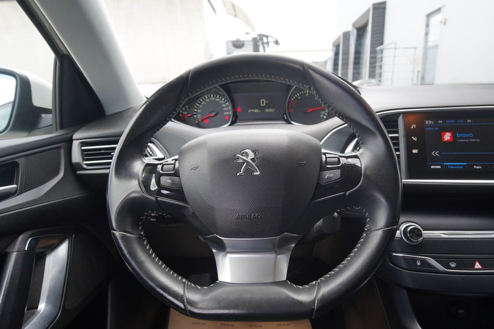 Peugeot 308 BlueHDi #HR AUTO#PDV#SERVISNA#JAMSTVO#LEASING BEZ UČEŠĆA#, fotografija 16