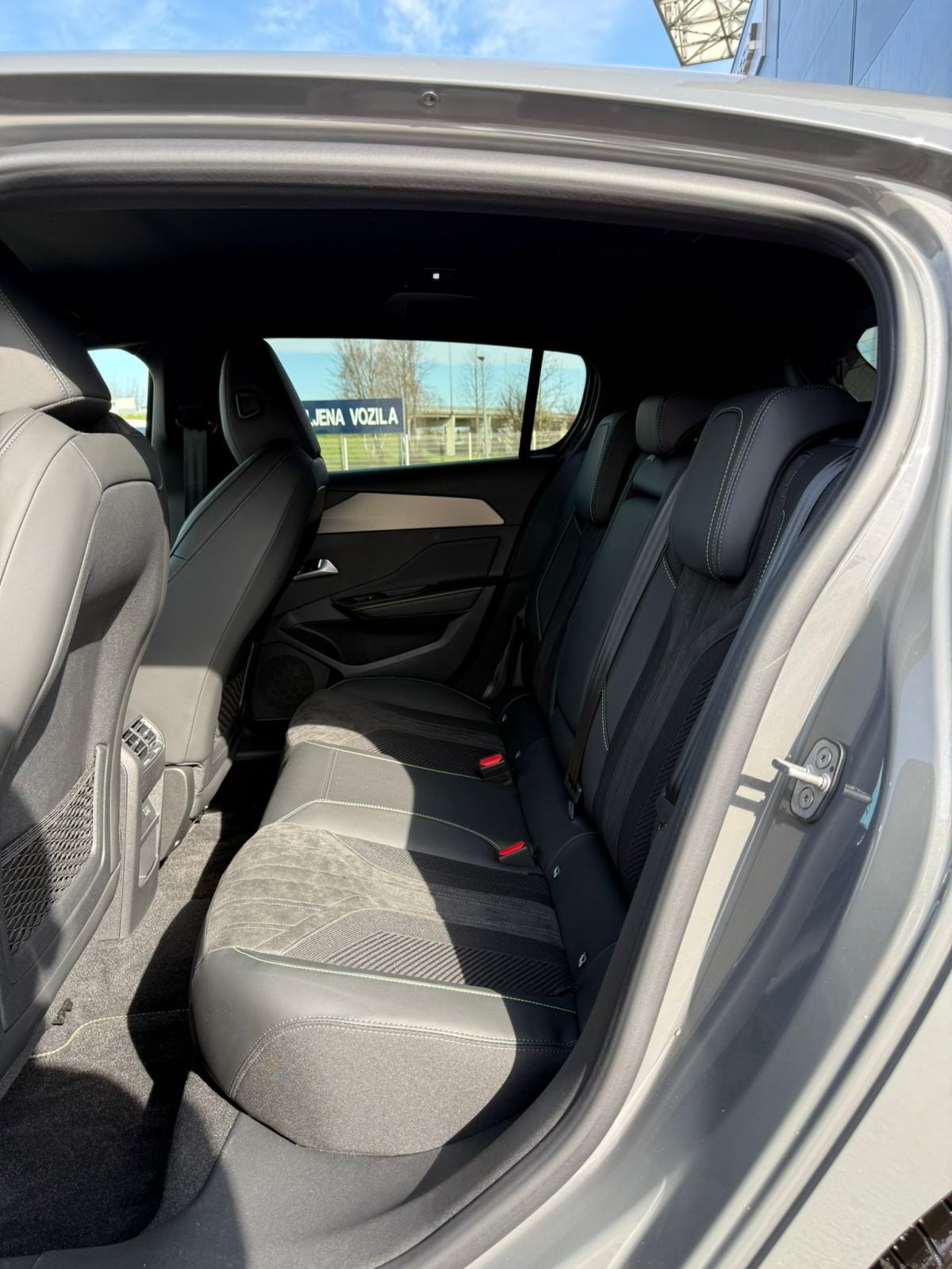 Peugeot 308 GT HYBRID 145 DCT6 *REGISTRACIJA*PRILIKA*JAMSTVO*, fotografija 10