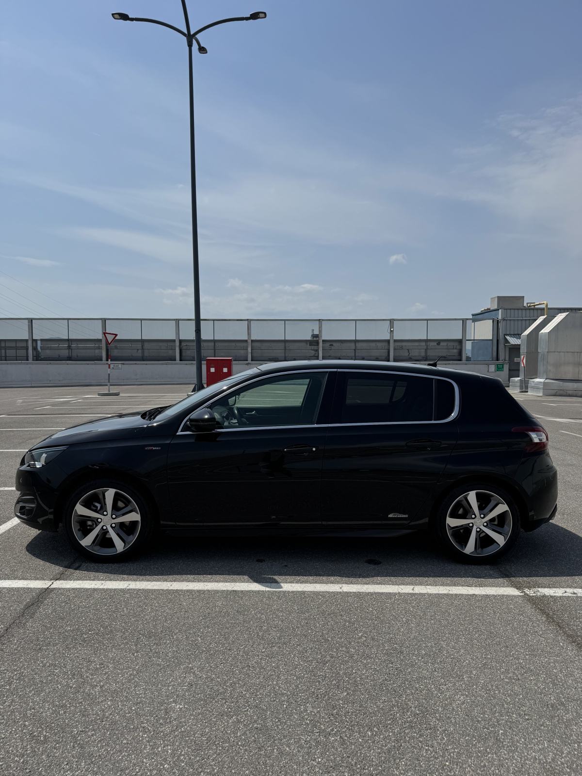 Peugeot 308 GT Line | 1.2 PureTech (130 KS) | Panorama | REG do 03/27, fotografija 3
