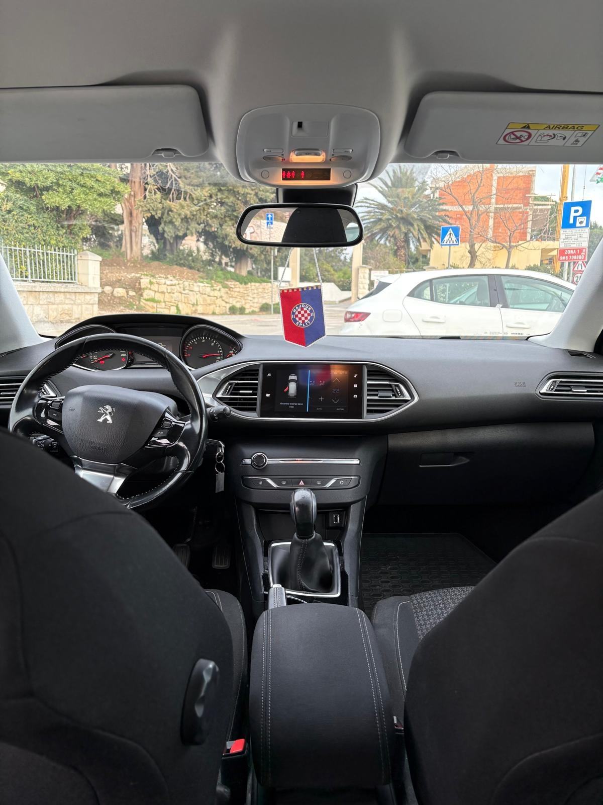 Peugeot 308 SW 1. 6 hdi, fotografija 4