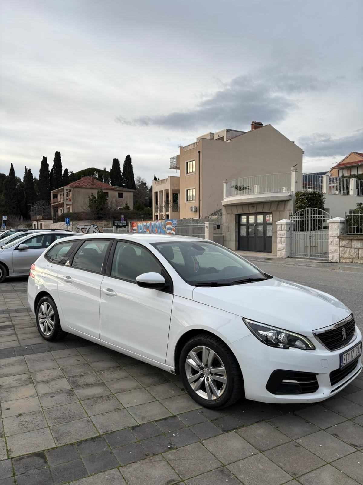 Peugeot 308 SW 1. 6 hdi, fotografija 3