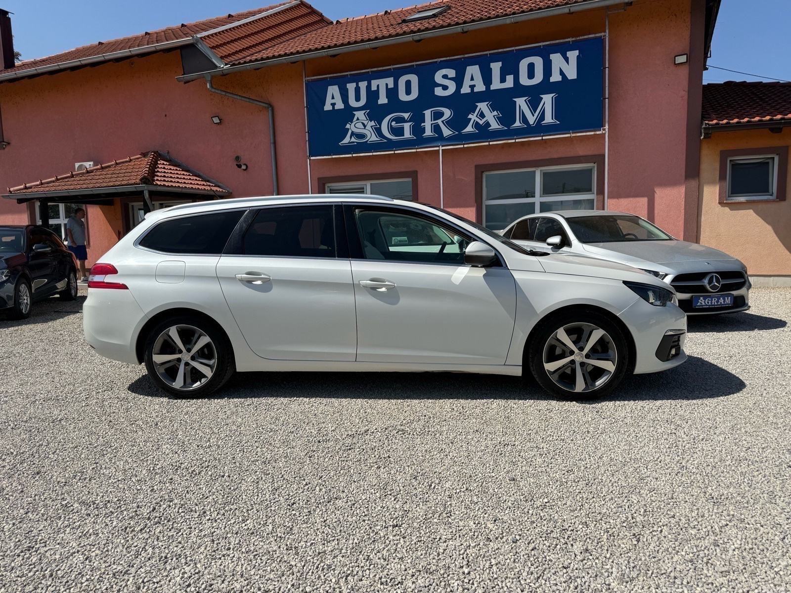 Peugeot 308 SW 1,2*Allure*PANORAMA*NAVIG*R.KAMERA*START STOP*LED*PDC*, fotografija 4