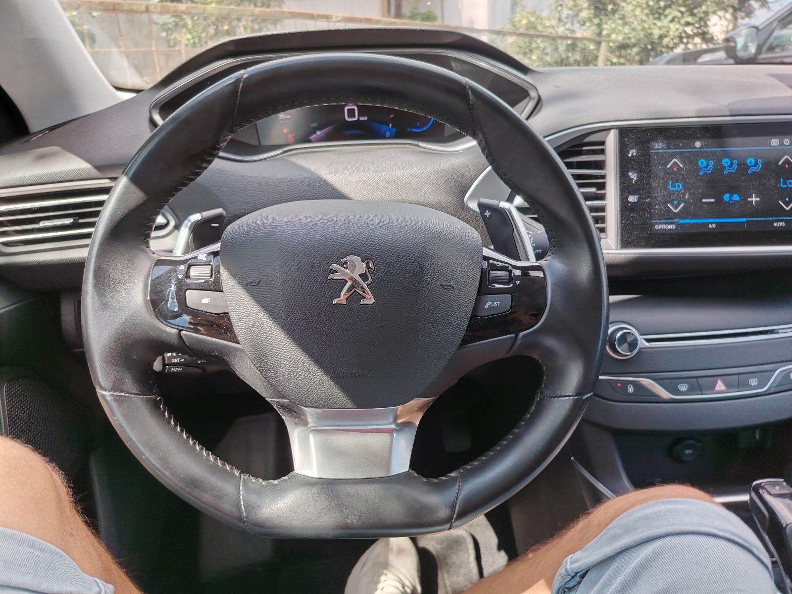 Peugeot 308 SW 1,2 automatik 8 brzina,registriran godinu dana, u pdv-u, fotografija 5