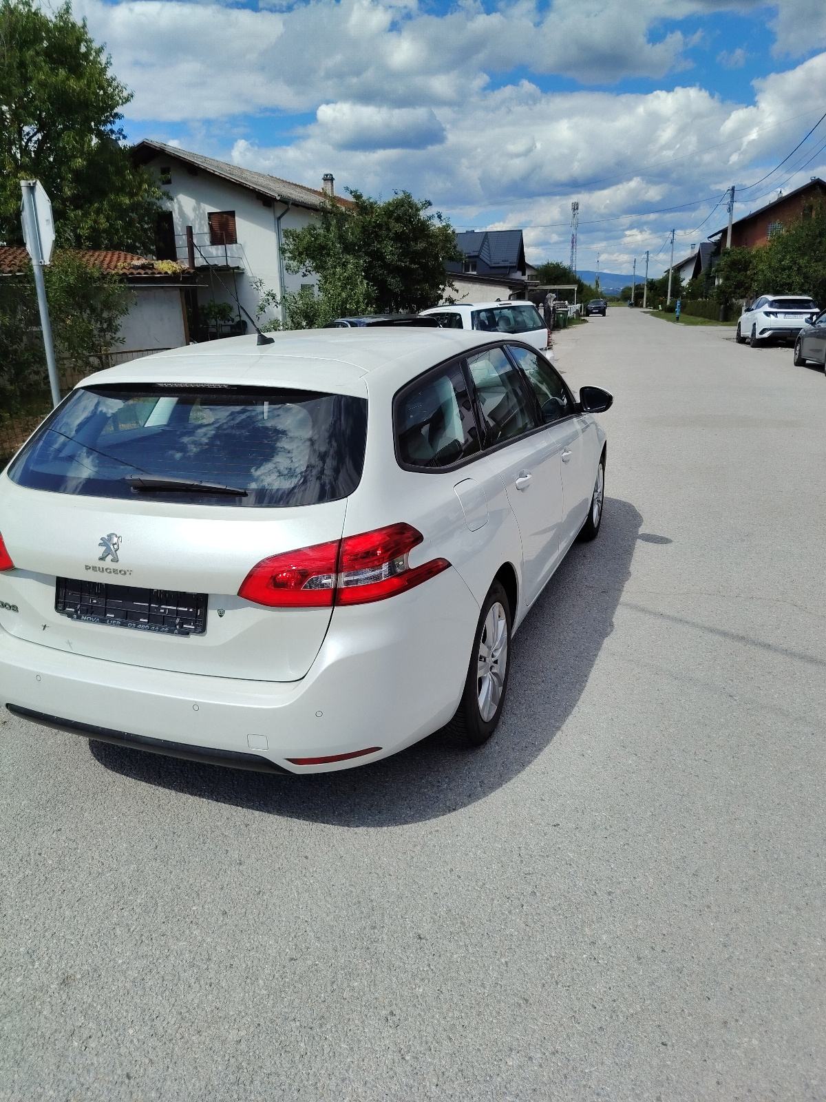 Peugeot 308 SW 1,2 automatik 8 brzina,registriran godinu dana, u pdv-u, fotografija 3