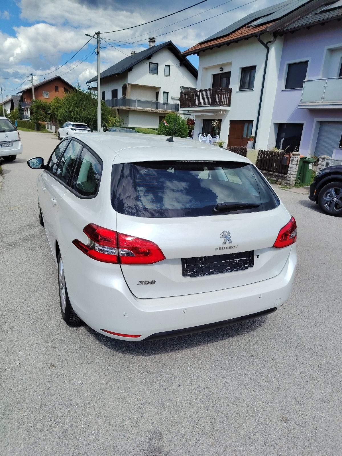 Peugeot 308 SW 1,2 automatik 8 brzina,registriran godinu dana, u pdv-u, fotografija 2