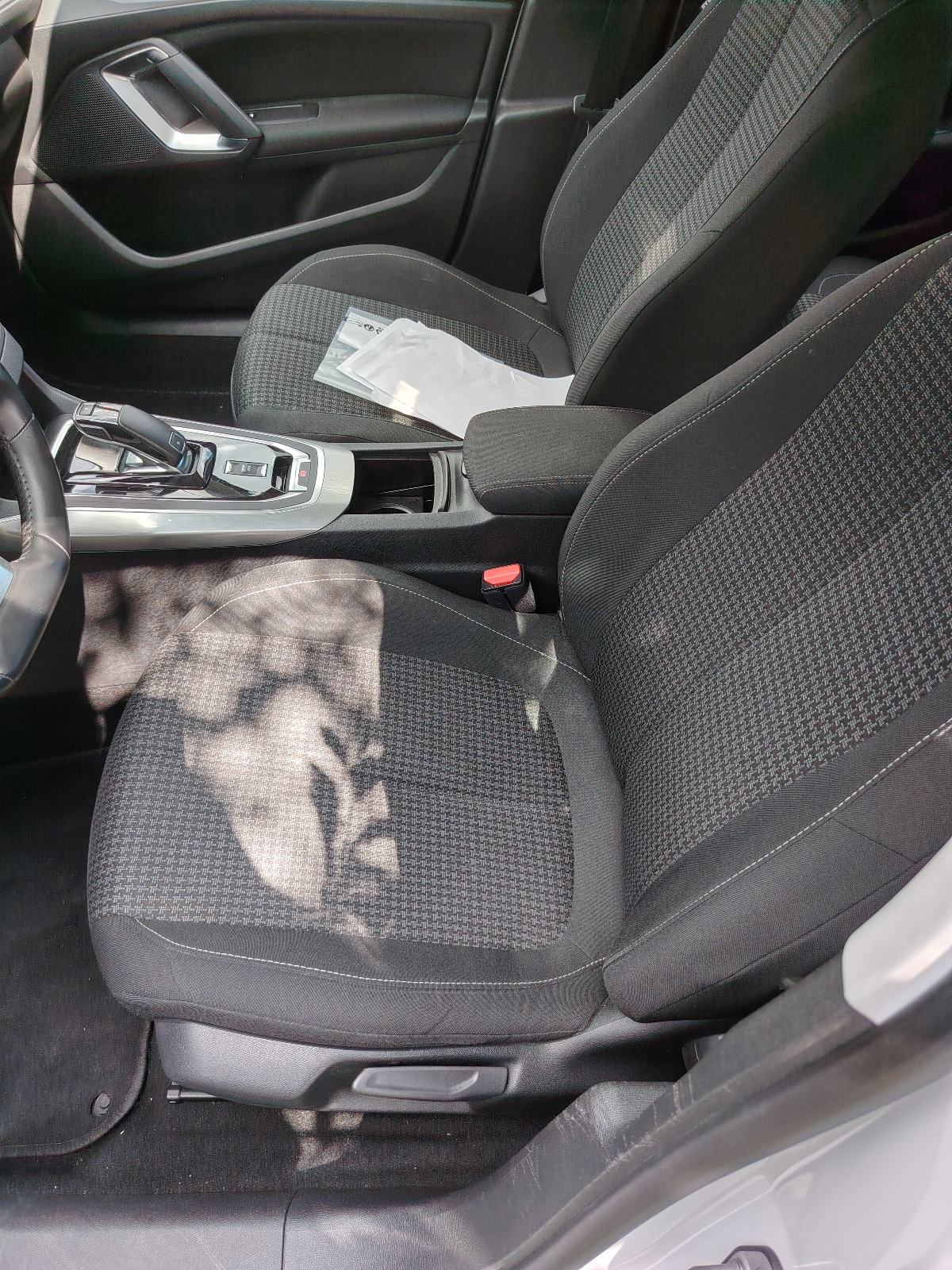 Peugeot 308 SW 1,2 automatik 8 brzina,registriran godinu dana, u pdv-u, fotografija 4