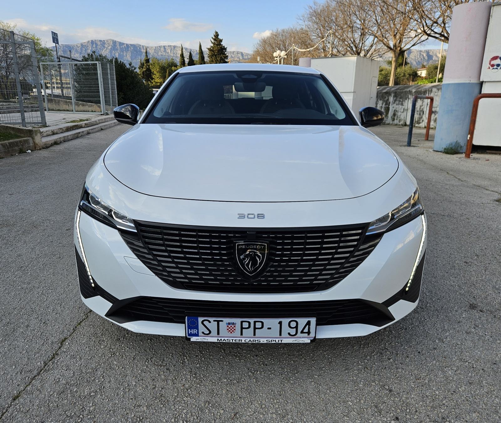 PEUGEOT 308 SW 1,2 TURBO 130KS • FULL ALLURE OPREMA • SAMO 45.000 KM, fotografija 6