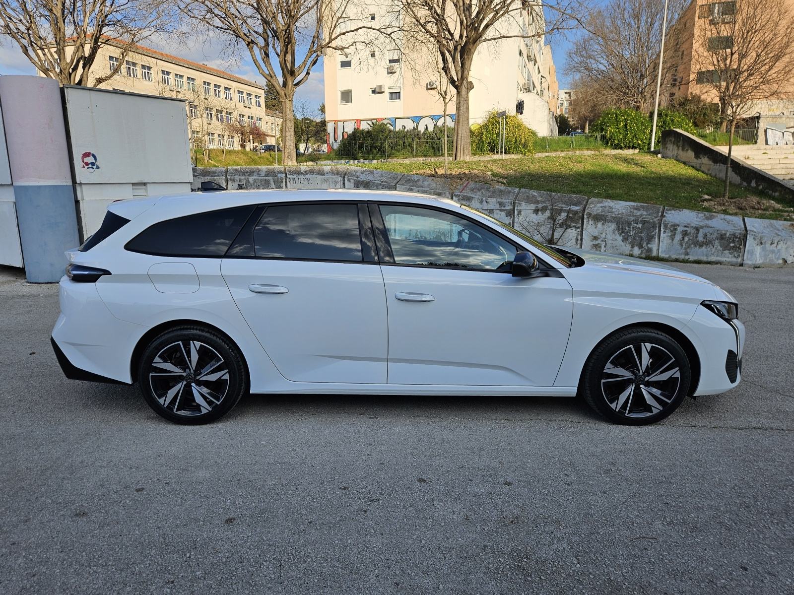 PEUGEOT 308 SW 1,2 TURBO 130KS • FULL ALLURE OPREMA • SAMO 45.000 KM, fotografija 8