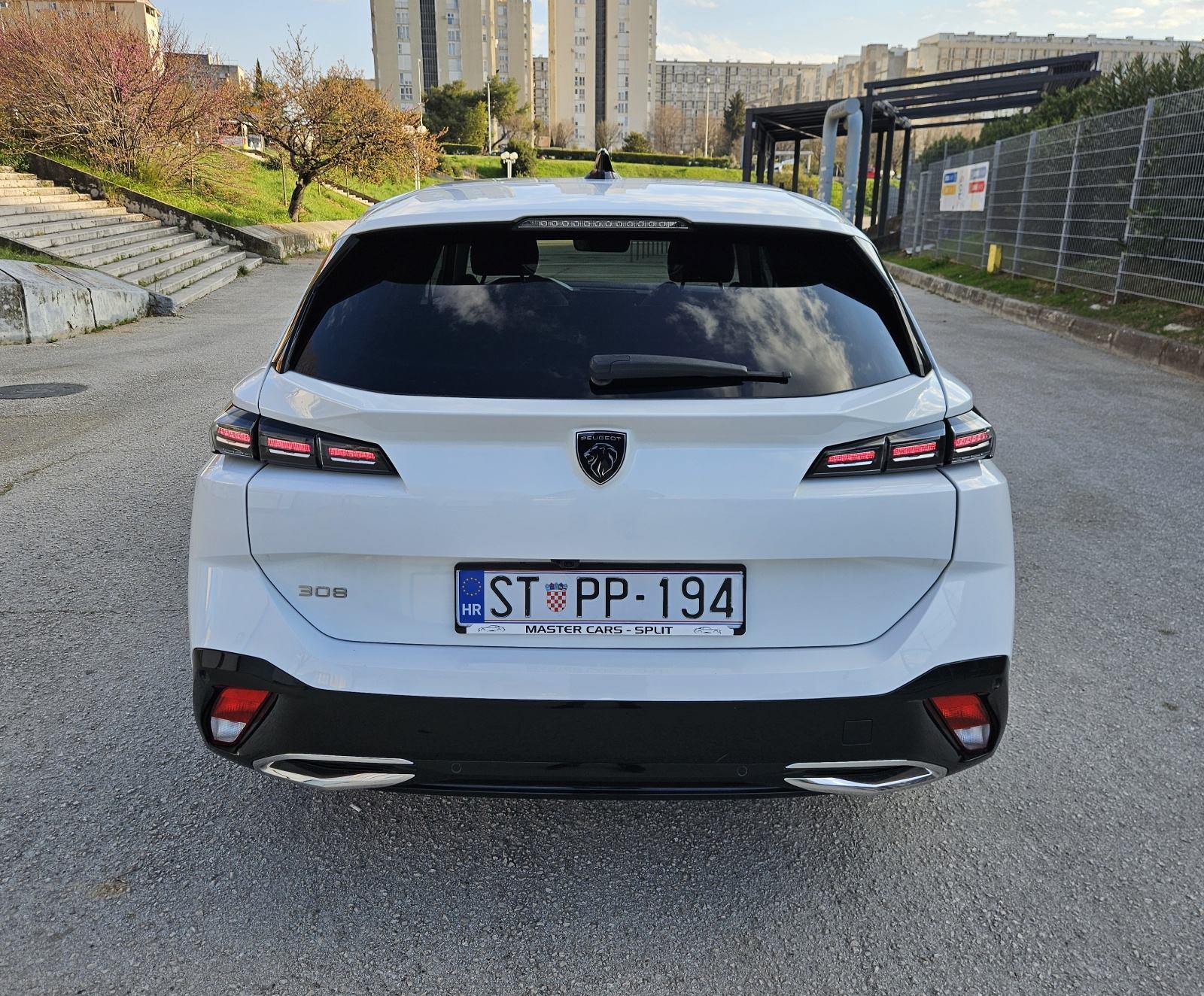 PEUGEOT 308 SW 1,2 TURBO 130KS • FULL ALLURE OPREMA • SAMO 45.000 KM, fotografija 10
