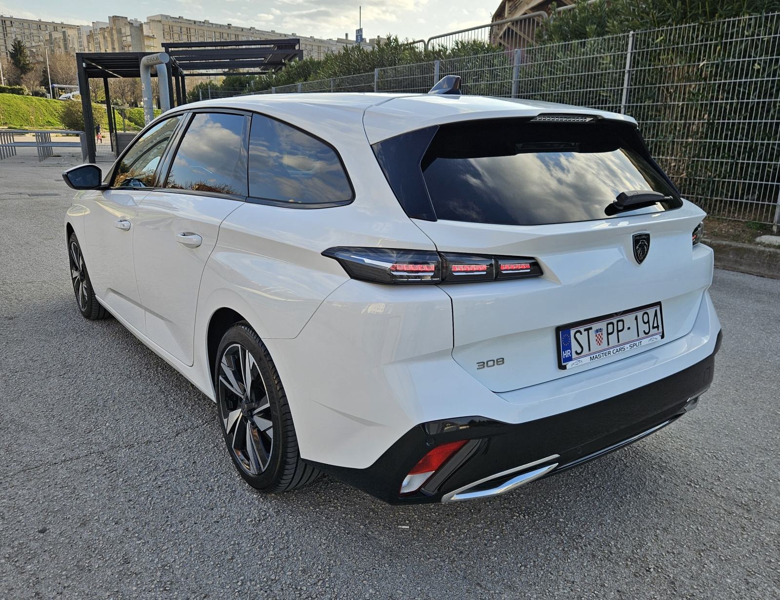 PEUGEOT 308 SW 1,2 TURBO 130KS • FULL ALLURE OPREMA • SAMO 45.000 KM, fotografija 11