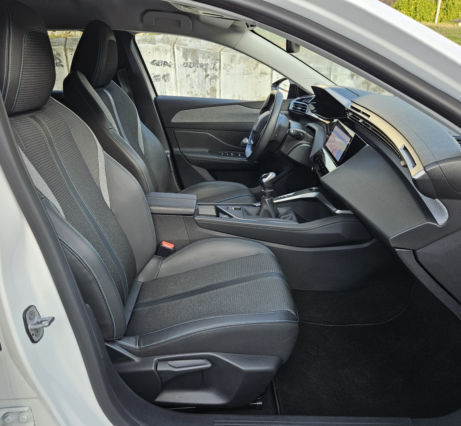 PEUGEOT 308 SW 1,2 TURBO 130KS • FULL ALLURE OPREMA • SAMO 45.000 KM, fotografija 14