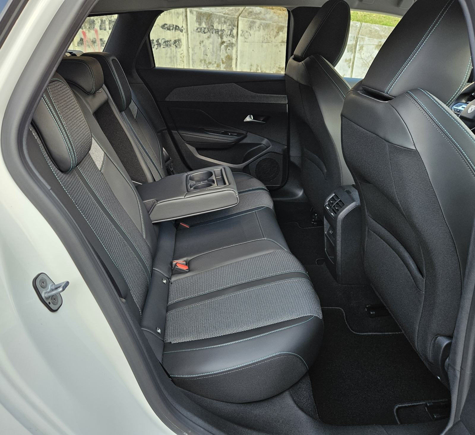 PEUGEOT 308 SW 1,2 TURBO 130KS • FULL ALLURE OPREMA • SAMO 45.000 KM, fotografija 15