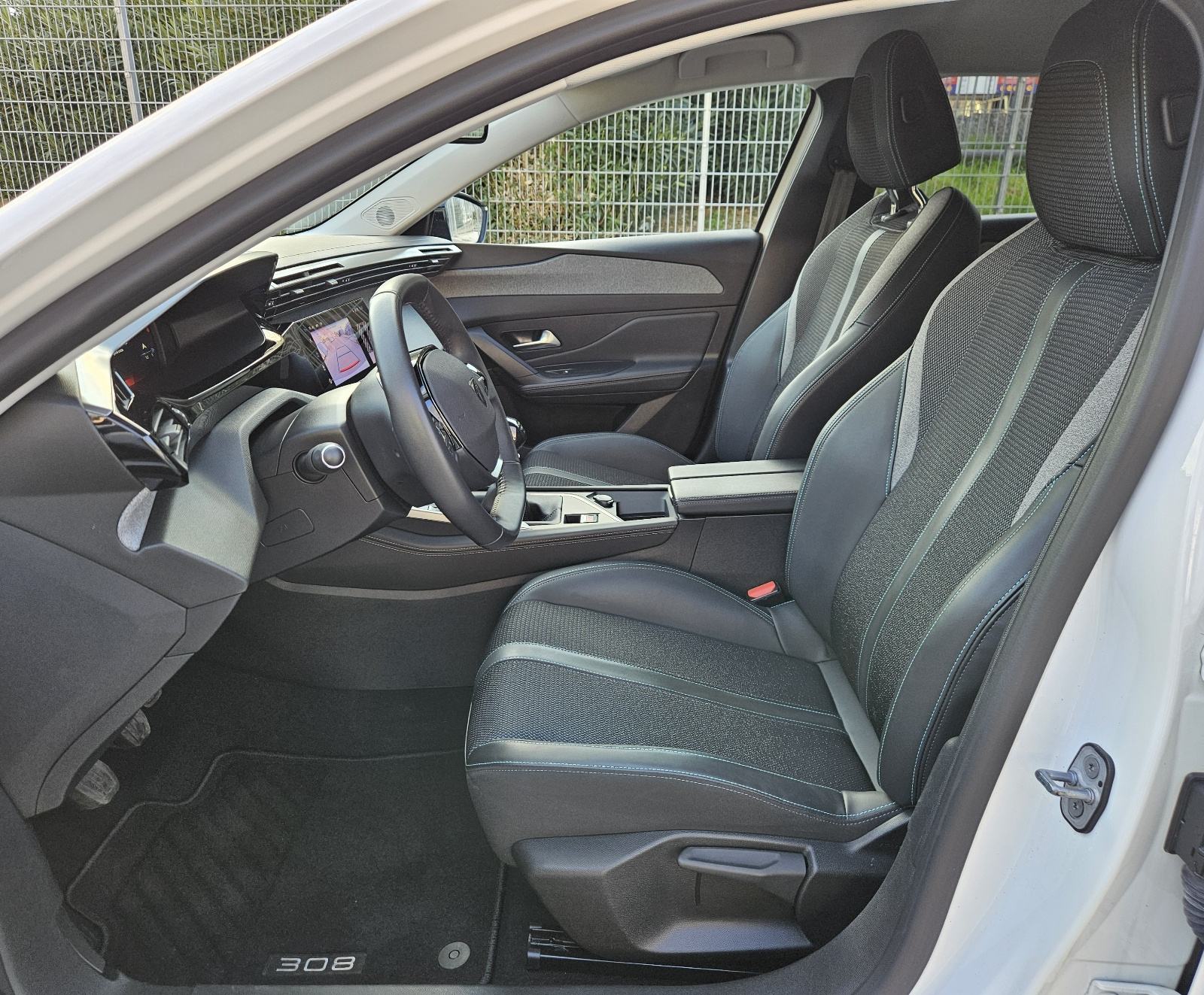 PEUGEOT 308 SW 1,2 TURBO 130KS • FULL ALLURE OPREMA • SAMO 45.000 KM, fotografija 17