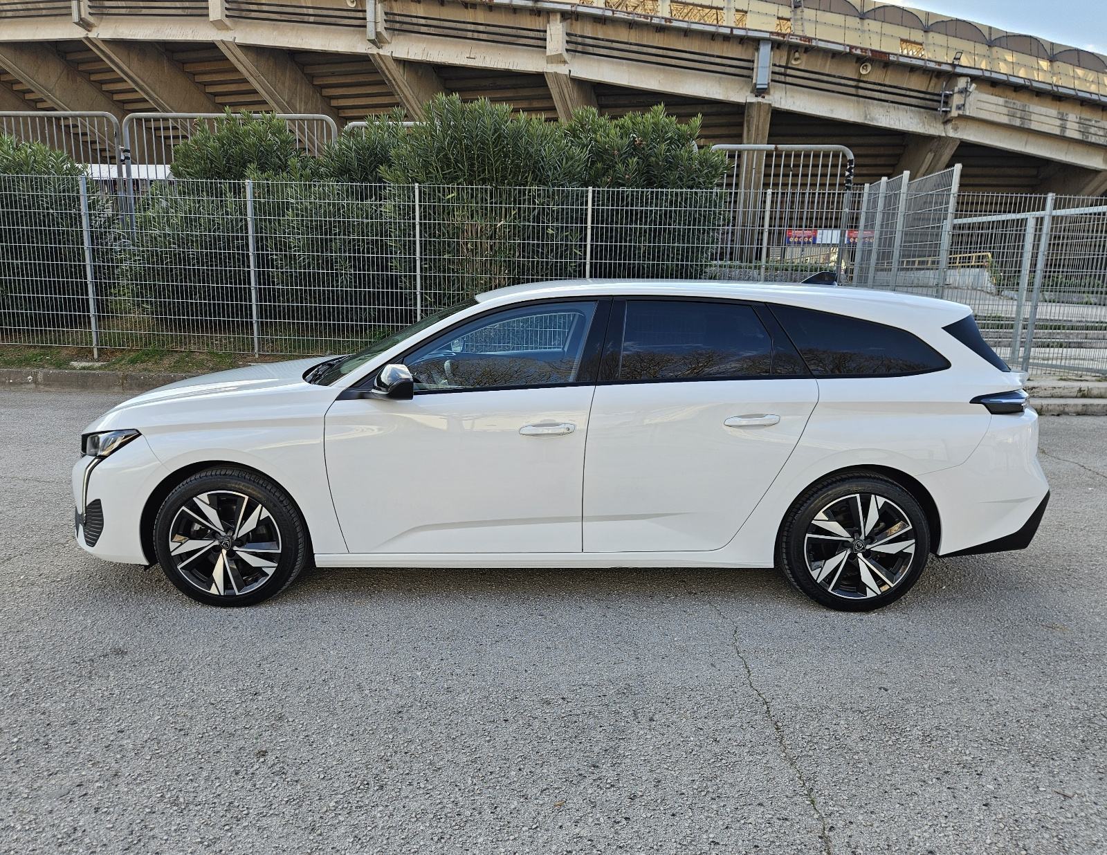 PEUGEOT 308 SW 1,2 TURBO 130KS • FULL ALLURE OPREMA • SAMO 45.000 KM, fotografija 12