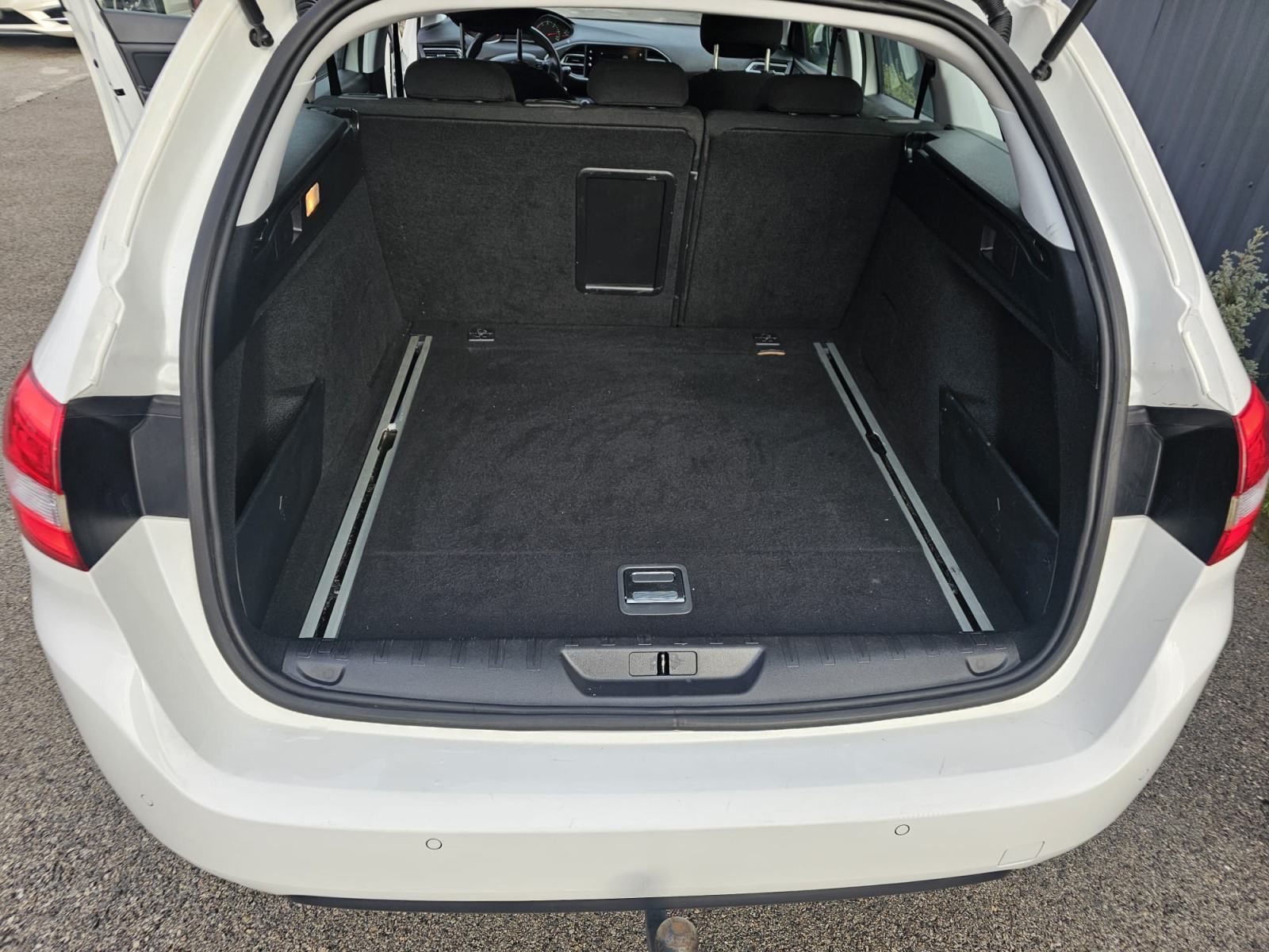 Peugeot 308 SW 1,5 BlueHDi KAMERA ,LED PRVI VLASNIK AKCIJA 7999, fotografija 12