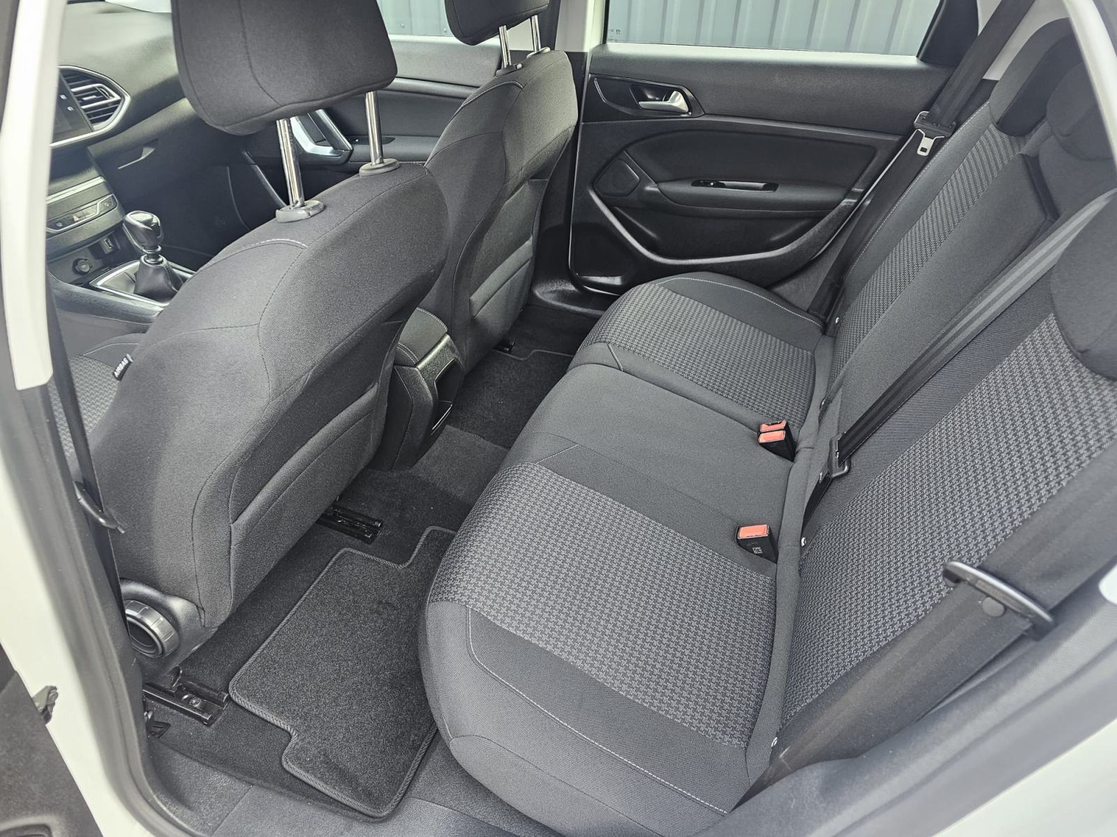 Peugeot 308 SW 1,5 BlueHDi KAMERA ,LED PRVI VLASNIK AKCIJA 7999, fotografija 15