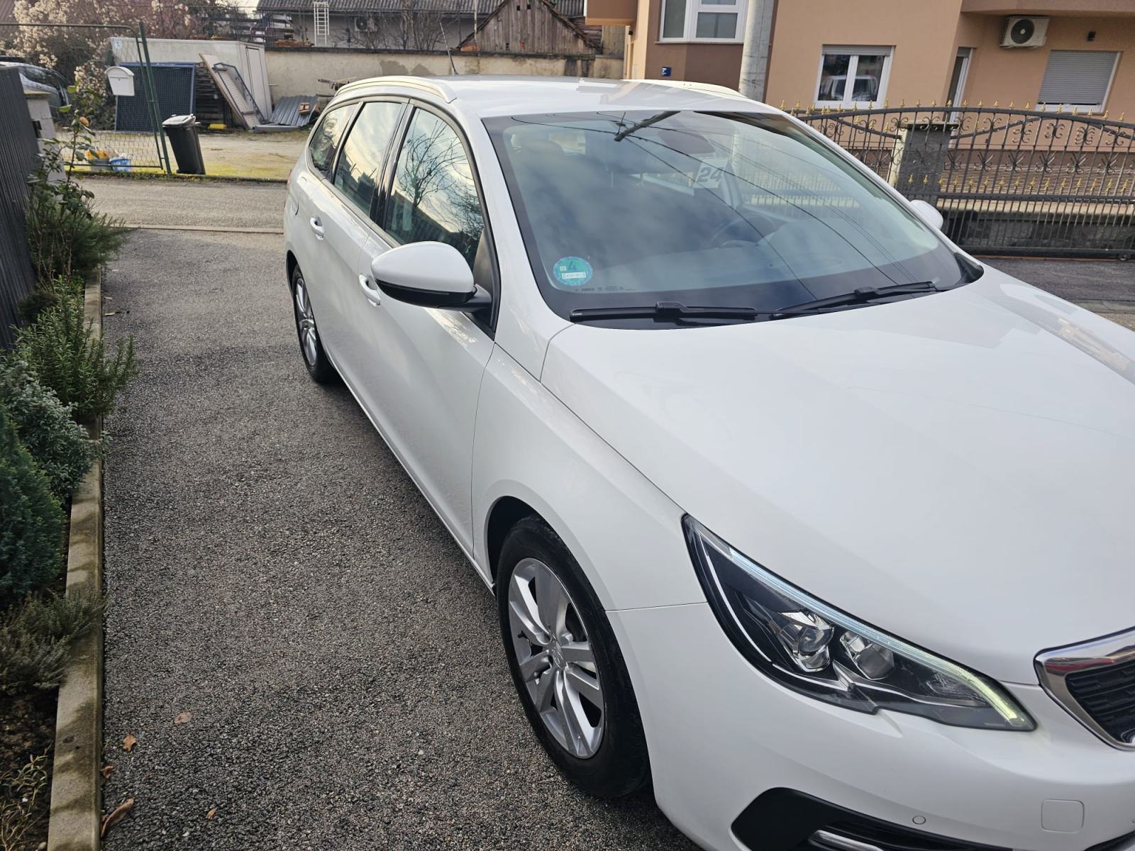 Peugeot 308 SW 1,5 BlueHDi KAMERA ,LED PRVI VLASNIK AKCIJA 7999, fotografija 17
