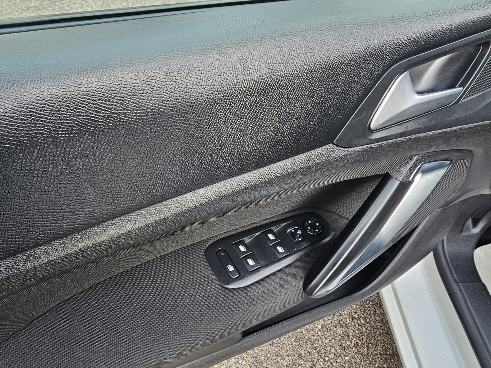 Peugeot 308 SW 1,5 BlueHDi KAMERA ,LED PRVI VLASNIK AKCIJA 7999, fotografija 18