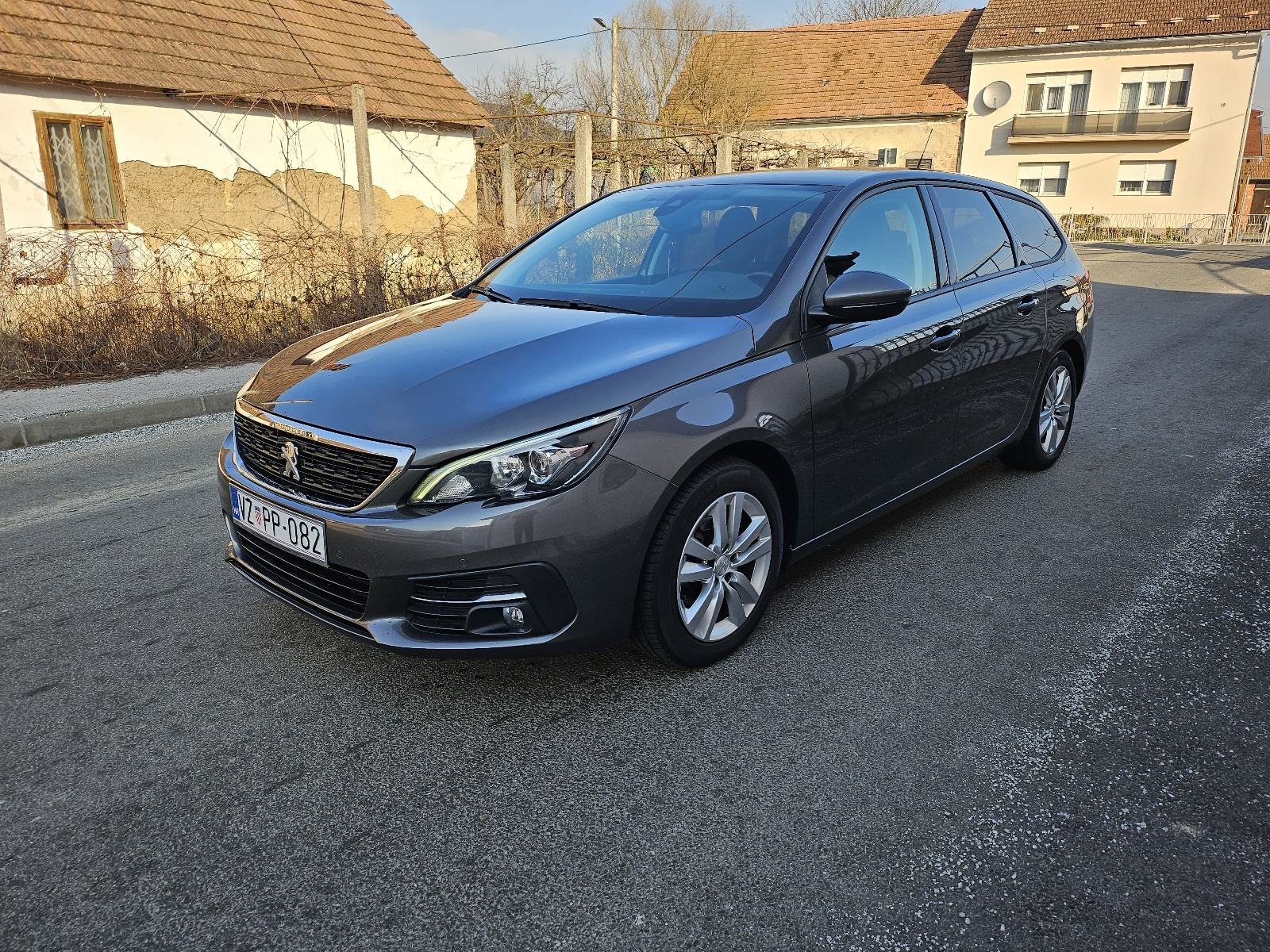 Peugeot 308 SW 1,5 hdi, Garancija,Led, Pdc,Alu,nema 5%,redizajn, u pdv, fotografija 3