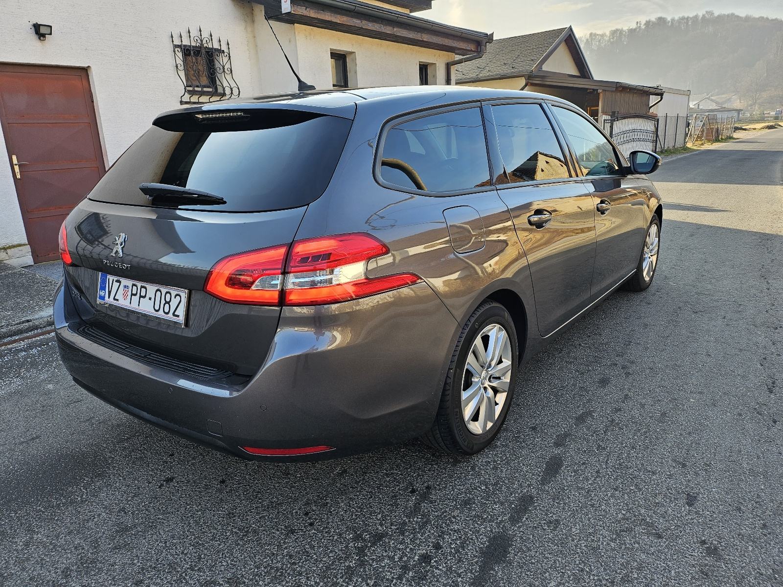 Peugeot 308 SW 1,5 hdi, Garancija,Led, Pdc,Alu,nema 5%,redizajn, u pdv, fotografija 9