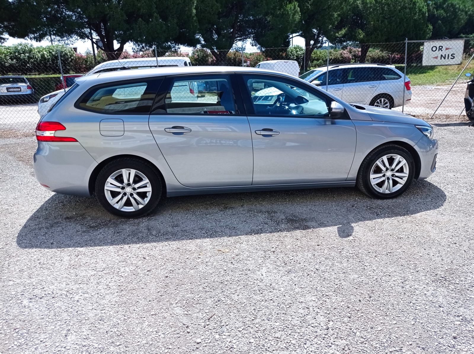 Peugeot 308 SW 1,5 BlueHDi,NAVIGACIJA,ALU.FELGE,PARKING SENZOR, fotografija 5