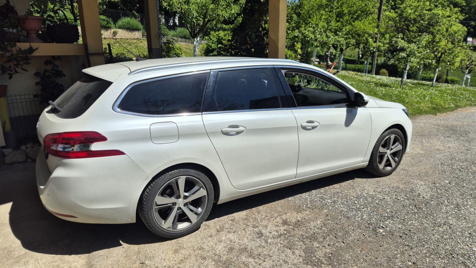 Peugeot 308 SW 1,5 BlueHDi, fotografija 4