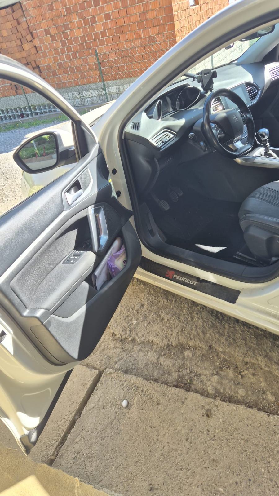 Peugeot 308 SW 1,5 BlueHDi, fotografija 13