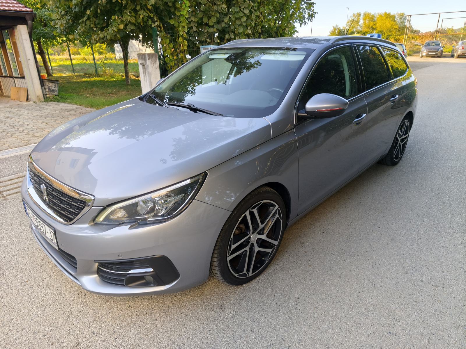 Peugeot 308 SW 1,5 BlueHDi, fotografija 3
