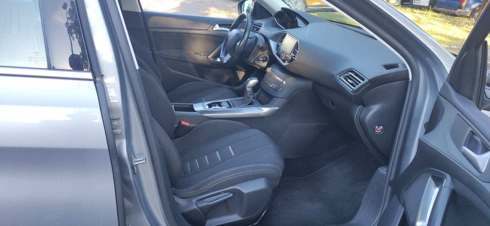 Peugeot 308 SW 1,5 BlueHDi, fotografija 10