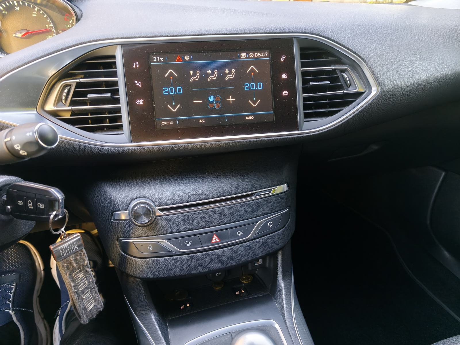 Peugeot 308 SW 1,5 BlueHDi, fotografija 13
