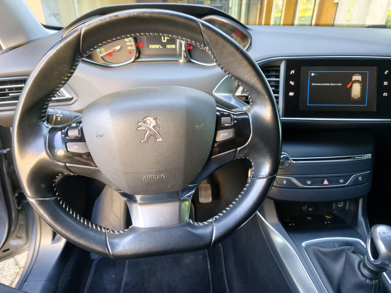 Peugeot 308 SW 1,5 BlueHDi, fotografija 16
