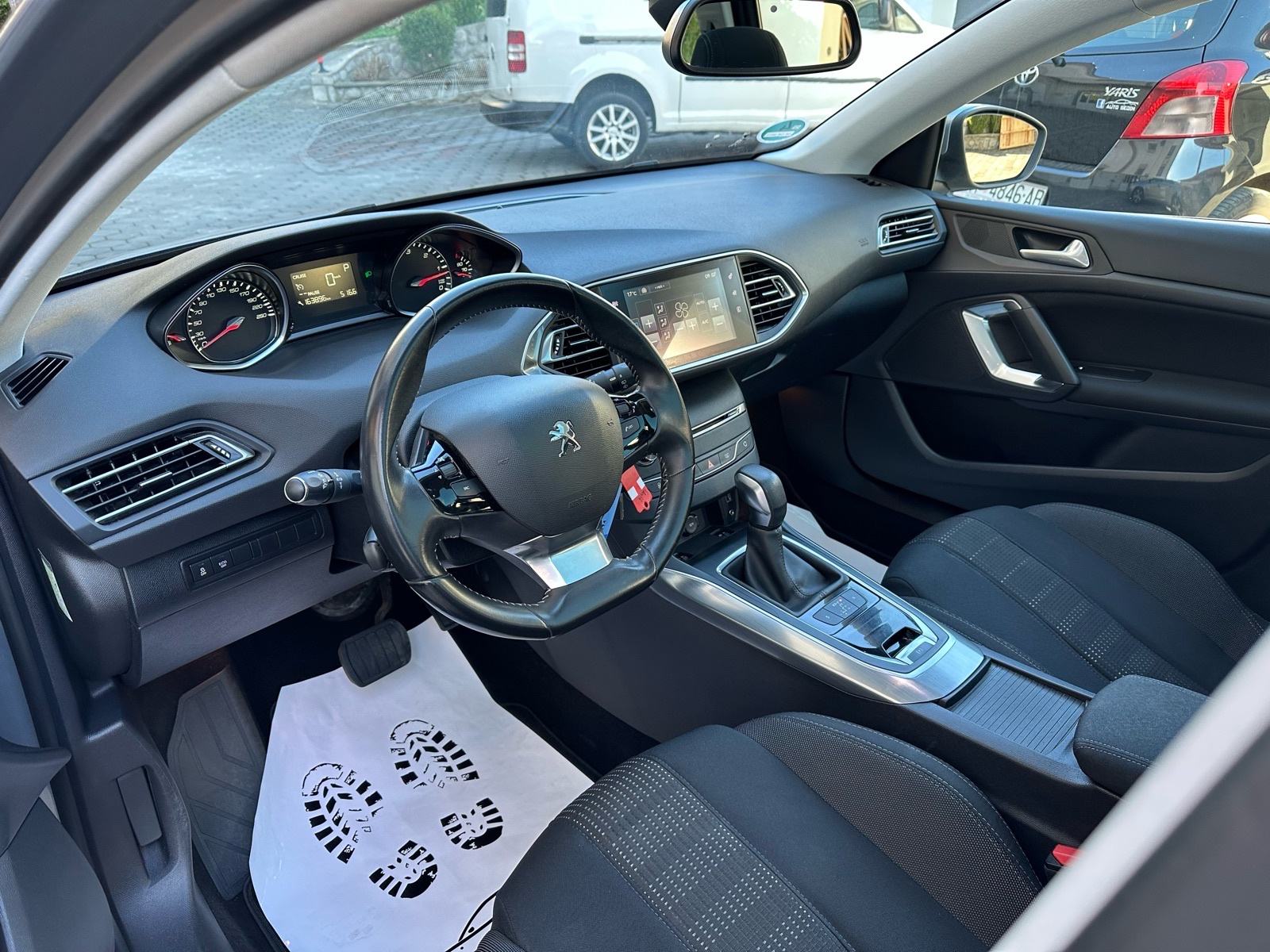 Peugeot 308 SW 1,6 BlueHDi automatik- PANORAMA-KAMERA-PARK SENZORI, fotografija 9
