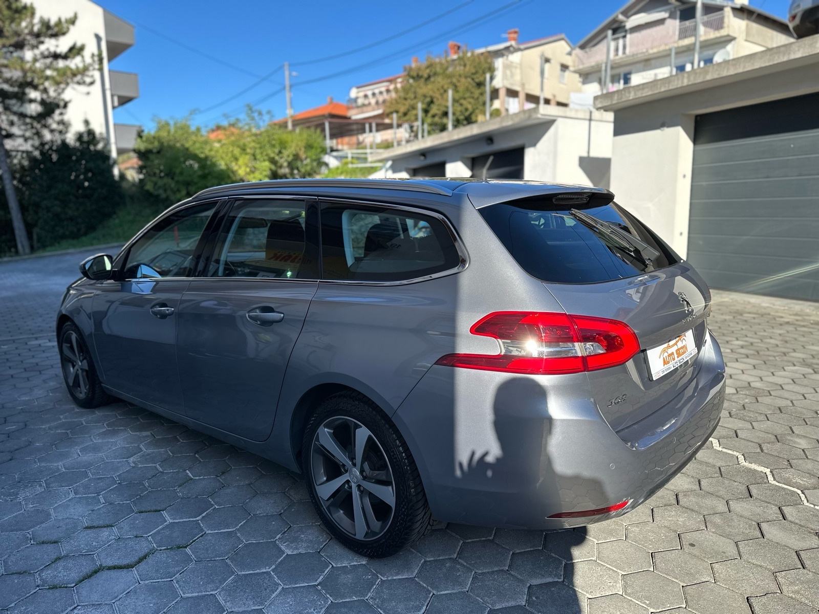 Peugeot 308 SW 1,6 BlueHDi automatik- PANORAMA-KAMERA-PARK SENZORI, fotografija 3