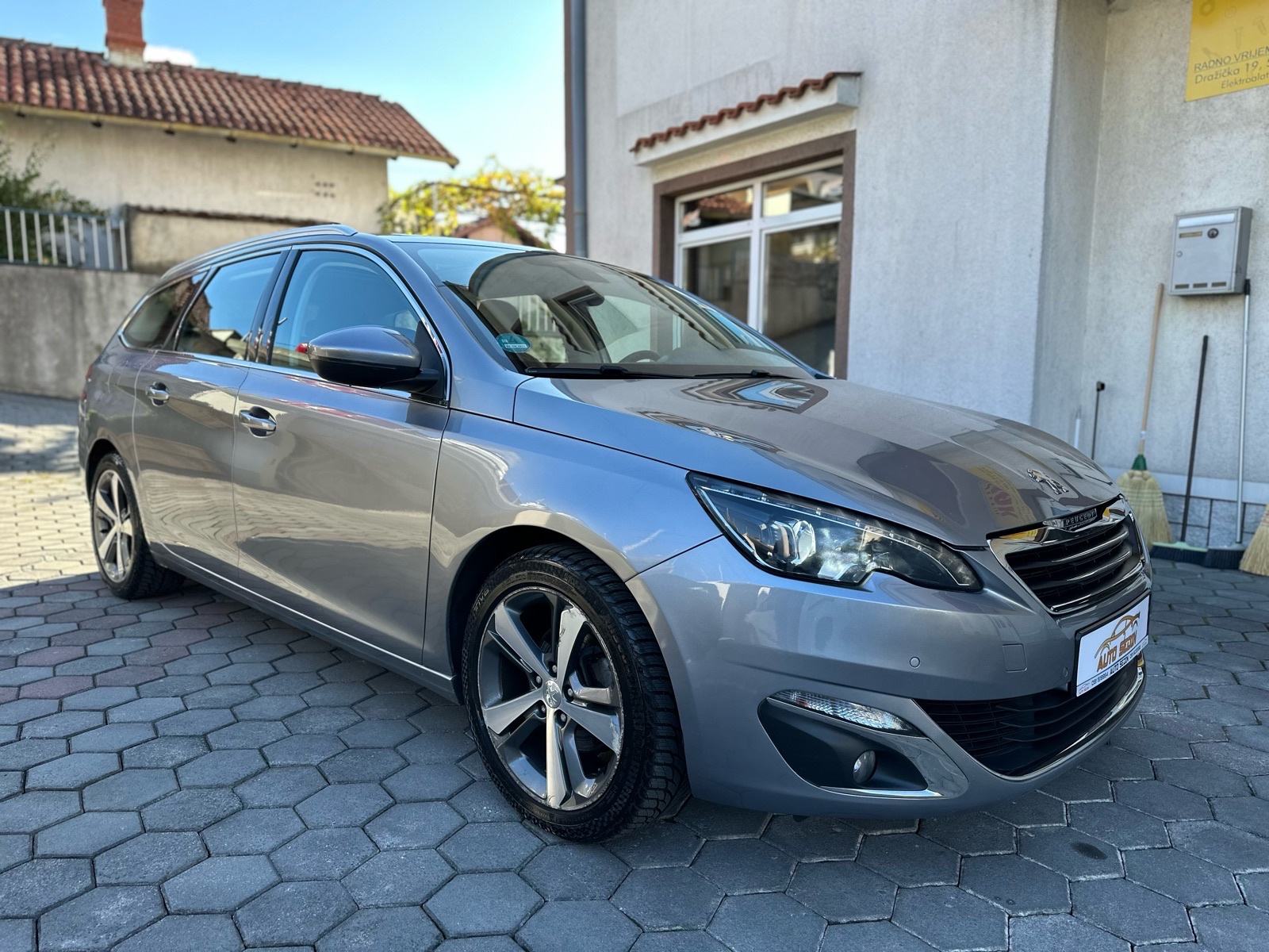 Peugeot 308 SW 1,6 BlueHDi automatik- PANORAMA-KAMERA-PARK SENZORI, fotografija 7