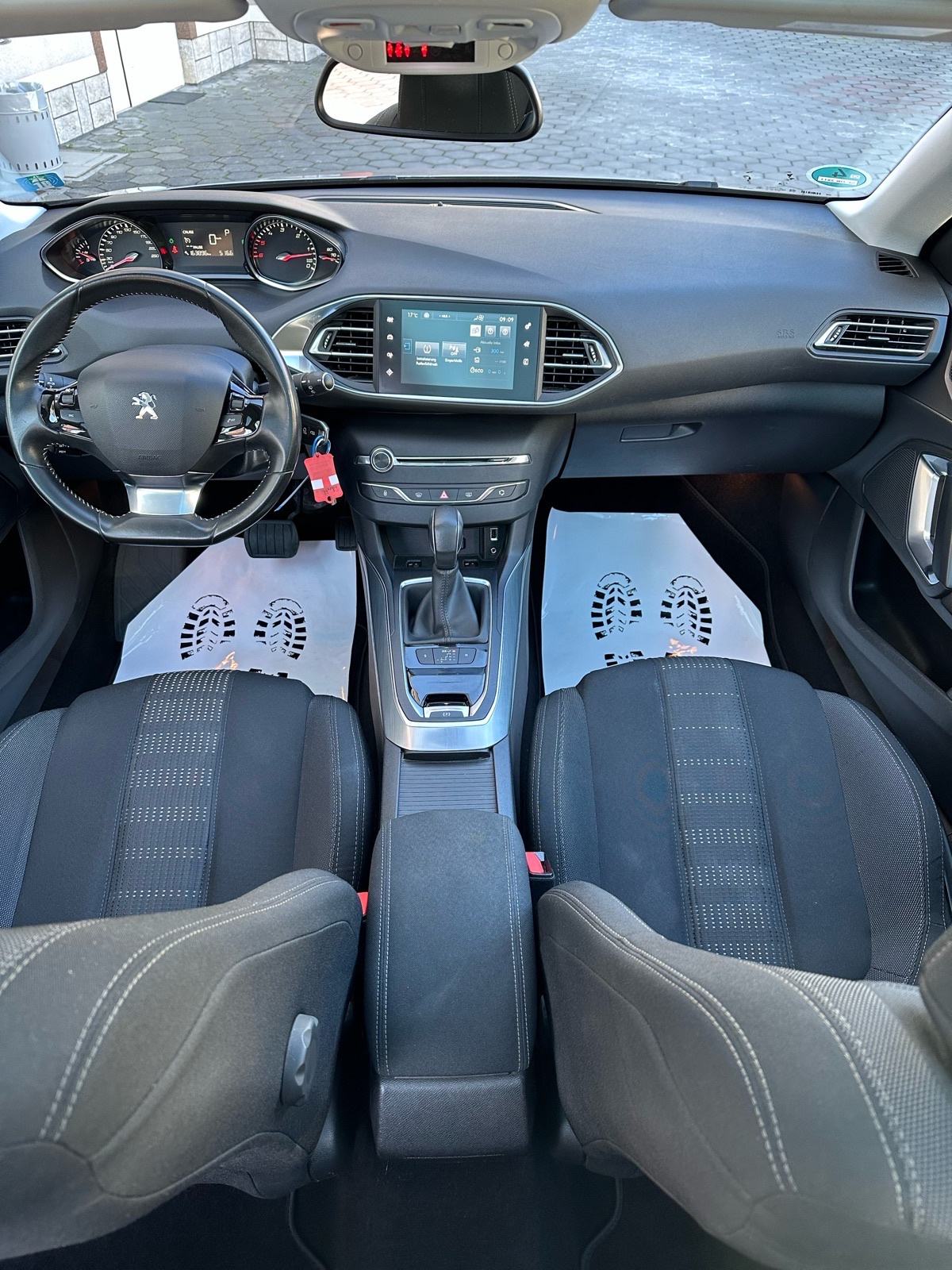 Peugeot 308 SW 1,6 BlueHDi automatik- PANORAMA-KAMERA-PARK SENZORI, fotografija 17