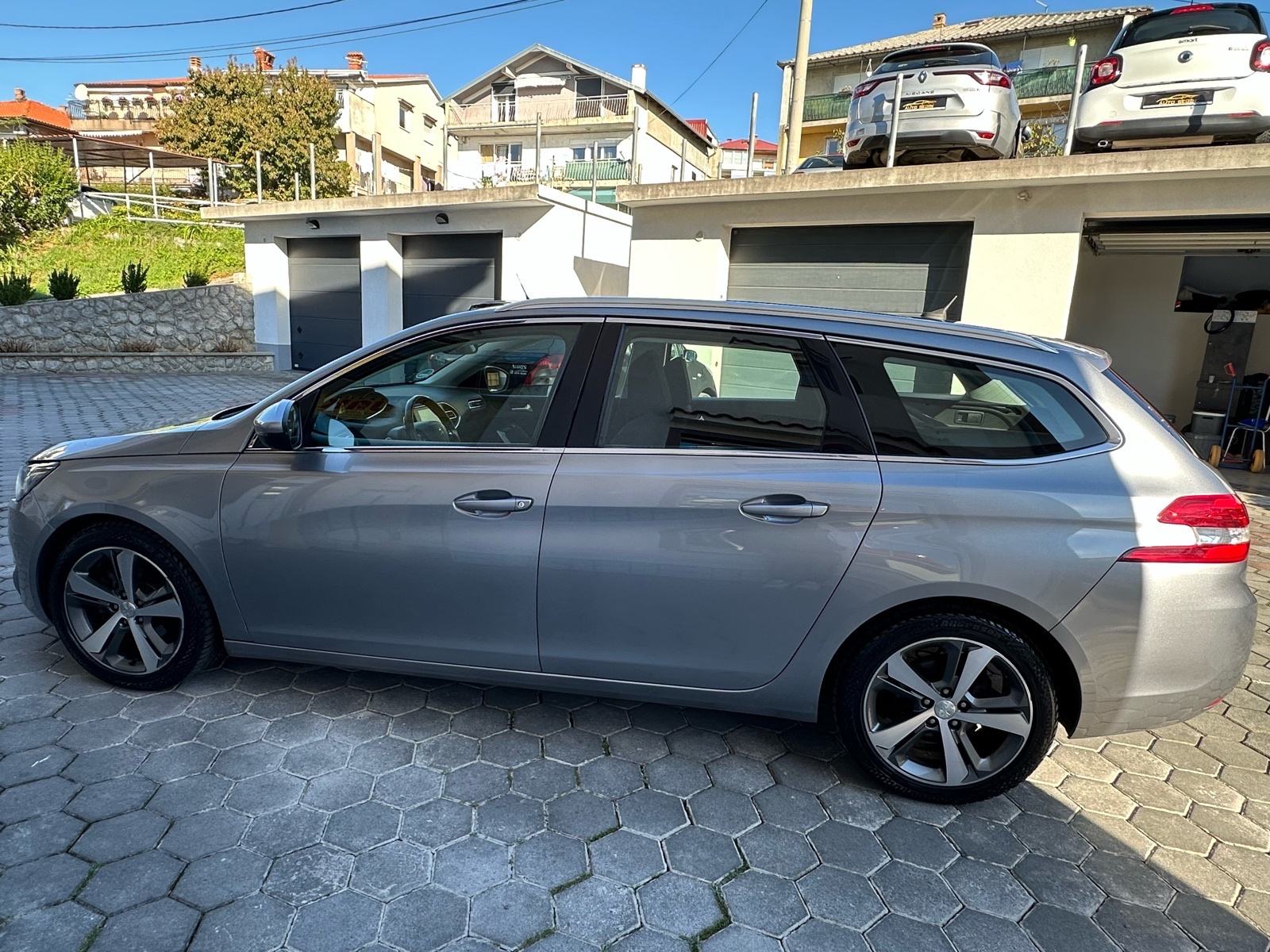Peugeot 308 SW 1,6 BlueHDi automatik- PANORAMA-KAMERA-PARK SENZORI, fotografija 2