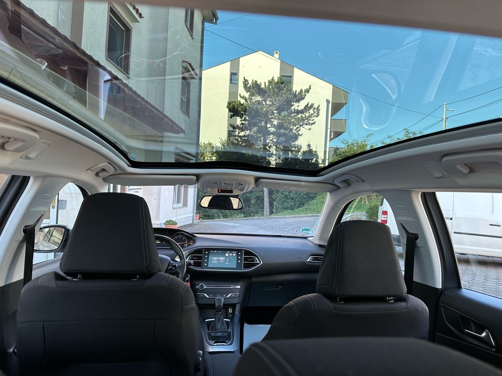 Peugeot 308 SW 1,6 BlueHDi automatik- PANORAMA-KAMERA-PARK SENZORI, fotografija 19