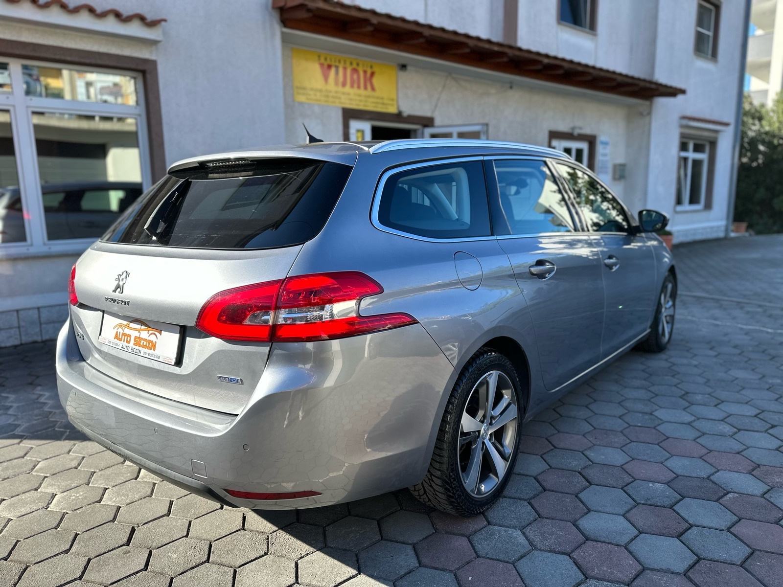 Peugeot 308 SW 1,6 BlueHDi automatik- PANORAMA-KAMERA-PARK SENZORI, fotografija 5