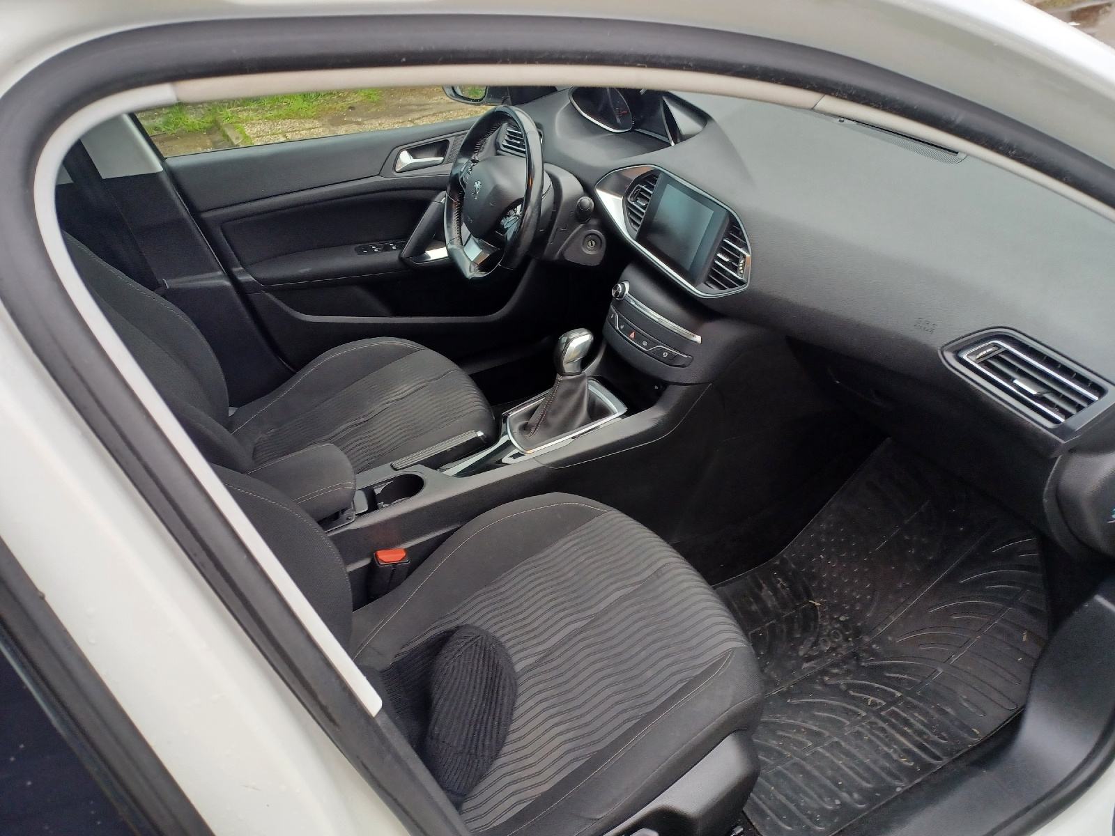 Peugeot 308 SW1,6 HDi na ime kupca NAVI KLIMA PDC ALU HR AUTO kartice, fotografija 10