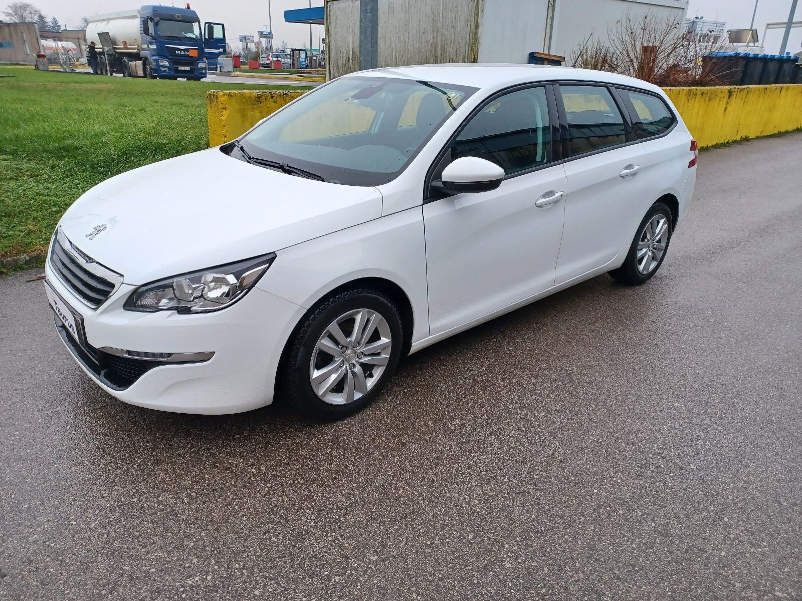 Peugeot 308 SW1,6 HDi na ime kupca NAVI KLIMA PDC ALU HR AUTO kartice, fotografija 2