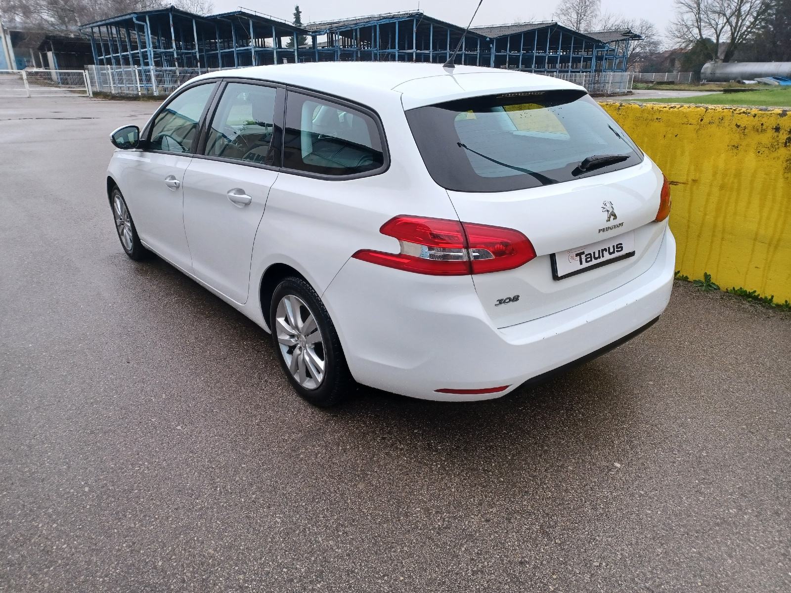Peugeot 308 SW1,6 HDi na ime kupca NAVI KLIMA PDC ALU HR AUTO kartice, fotografija 8