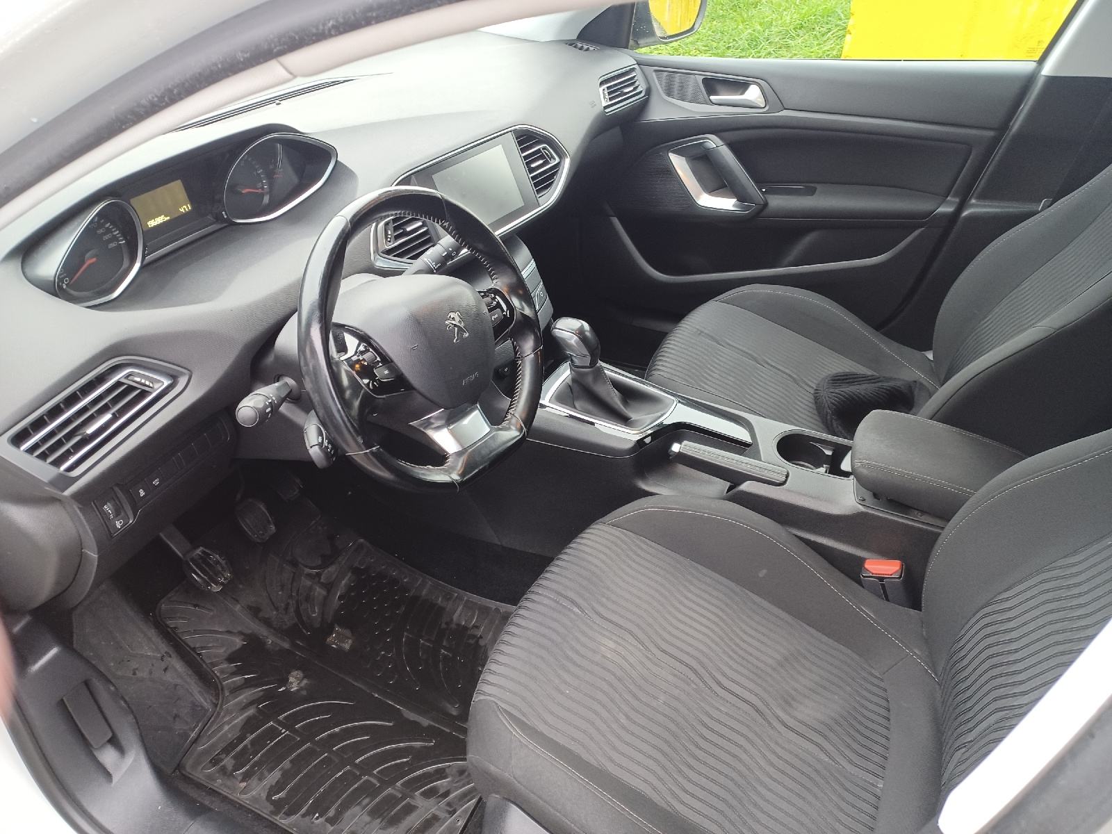 Peugeot 308 SW1,6 HDi na ime kupca NAVI KLIMA PDC ALU HR AUTO kartice, fotografija 13