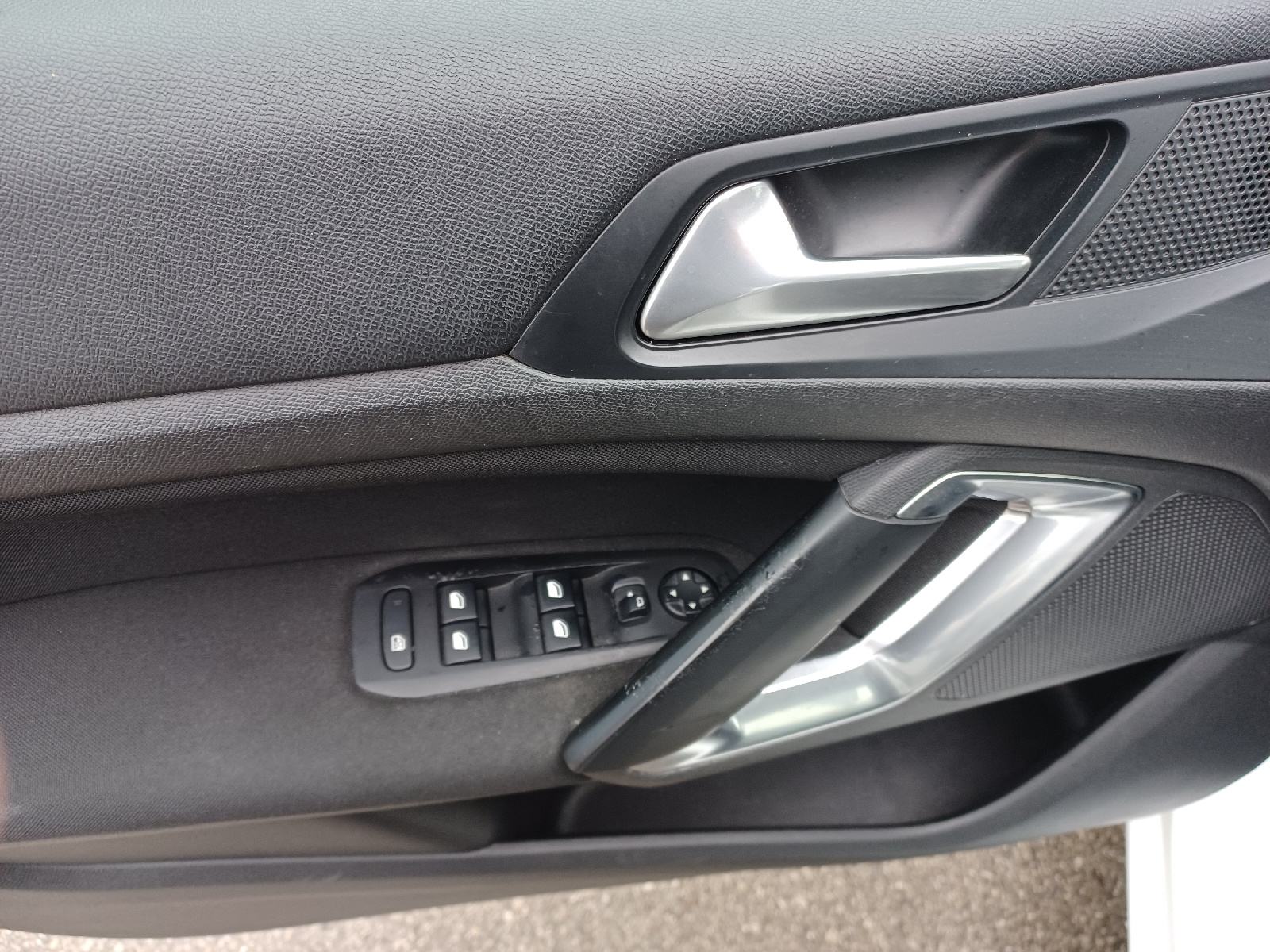 Peugeot 308 SW1,6 HDi na ime kupca NAVI KLIMA PDC ALU HR AUTO kartice, fotografija 14