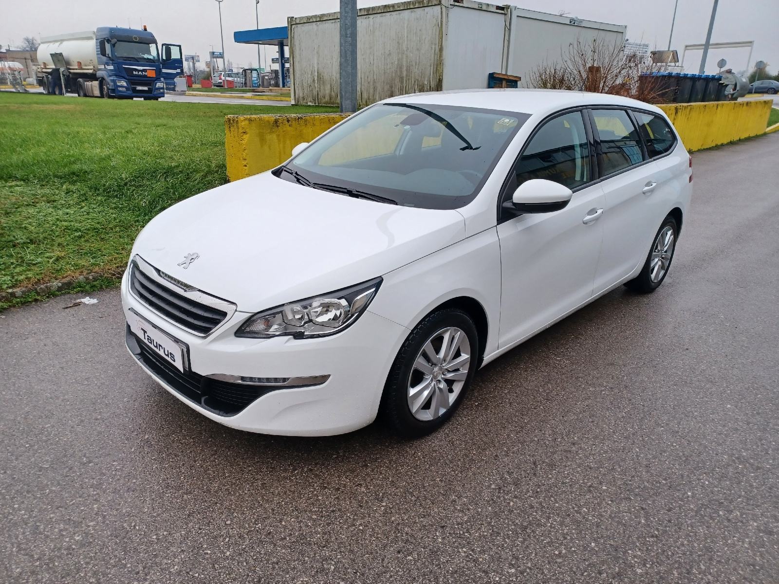 Peugeot 308 SW1,6 HDi na ime kupca NAVI KLIMA PDC ALU HR AUTO kartice, fotografija 3