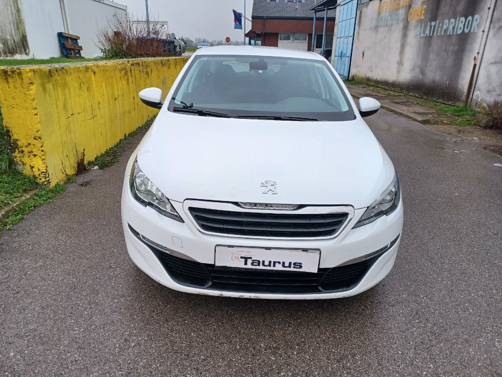 Peugeot 308 SW1,6 HDi na ime kupca NAVI KLIMA PDC ALU HR AUTO kartice, fotografija 5